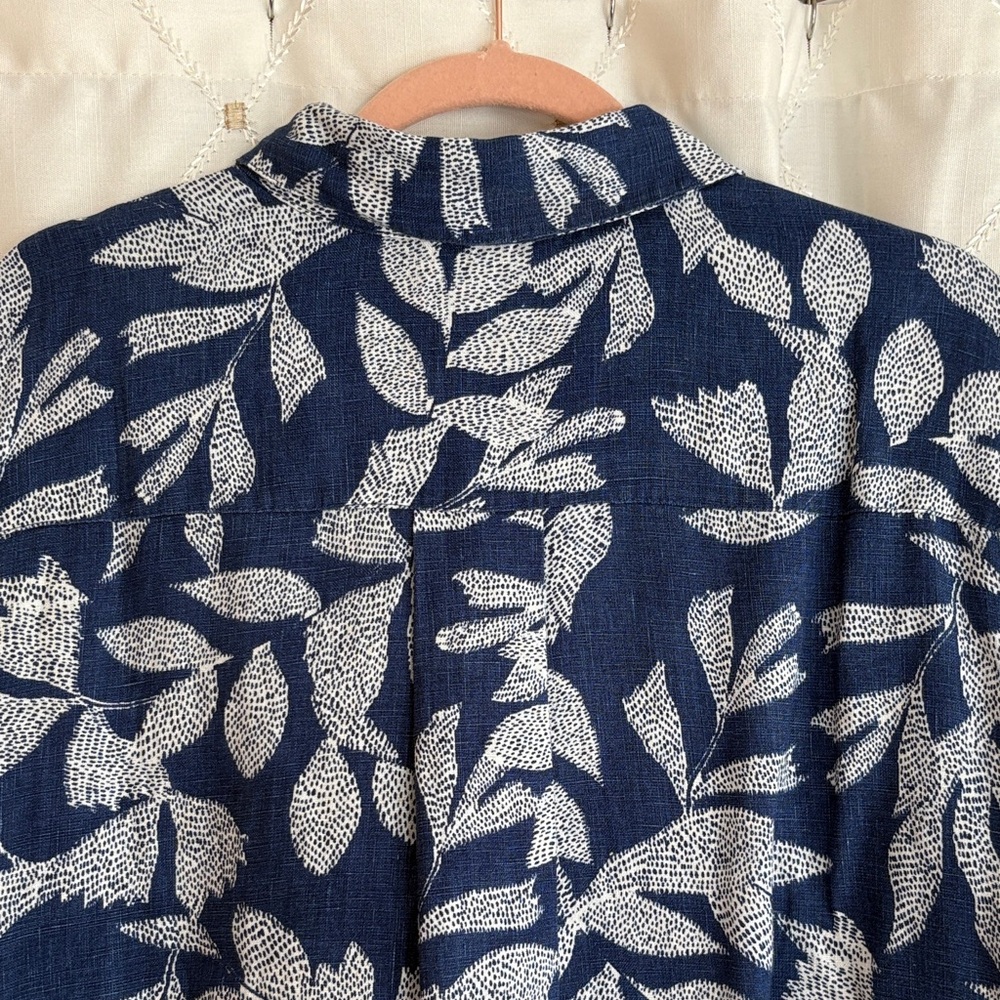 Chico's Navy and White Leaf-Print Short-Sleeve shirt dress with pockets - Picture 4 of 6